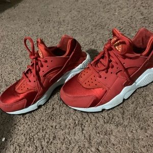 red nike hurraches